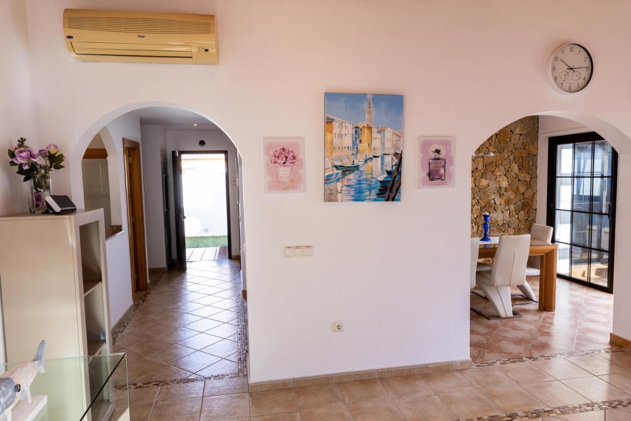 Villa With Private Pool, Near Beach And Golf Caleta De Fuste- Villa Charlotte Costa De Antigua Ngoại thất bức ảnh
